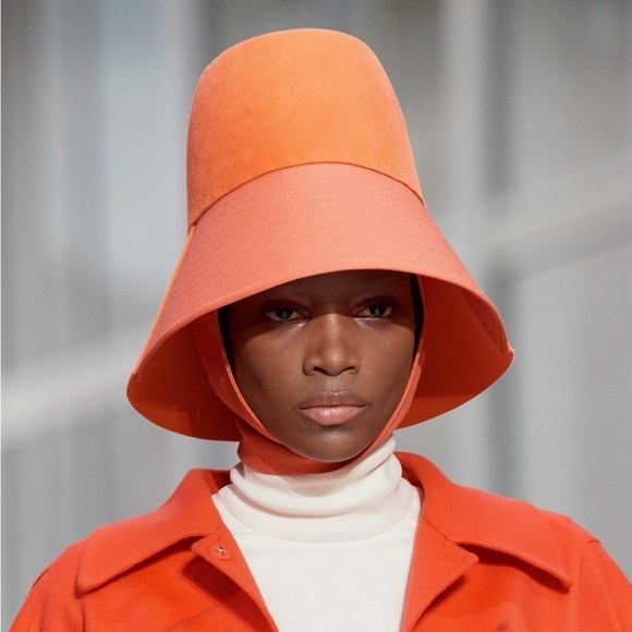 Valentino Fall RTW 2019 tie hat suede and leather - Picture 1 of 12